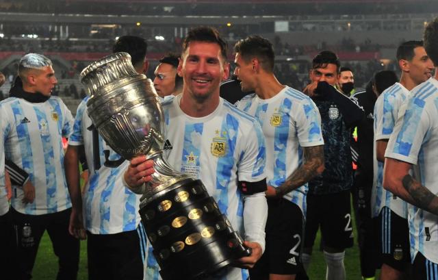 世界杯新闻-美洲杯夺冠纪念赛变超越贝利赛，梅西边哭边快乐