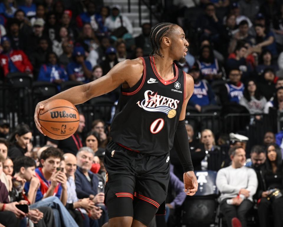 国际足联-76人险胜送爵士7连败:马克西25+6沃克22+10 乔治30分